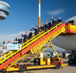 Die Condor-Crew vor dem Abflug: Ohne Tankstopp in die Ferne - das gibt es in Bratislava eigentlich nicht mehr.