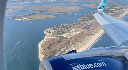 Blick aus dem Fenster eines Airbus A321 LR von Jetblue: Bald auch ab Genf unterwegs?
