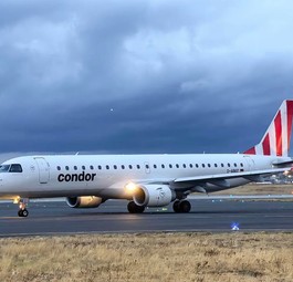 Embraer E190 von German Airwas mit Condor-Streifen: Nun bunt im Einsatz.