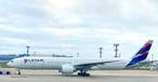 Boeing 777 von Latam in São Paulo: Bald Teil einer Riesen-Gruppe?
