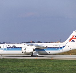 Air UK betrieb die BAE 146-300 G-UKID ab 1990 auf ihren Linienflügen innerhalb des Vereinigten Königreichs sowie über den Ärmelkanal. Mit dem Einstieg der Niederläder wurde das Unternehmen 1998 zu KLM UK.