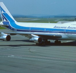 Boeing 747 von Aerolíneas Argentinas, hier 1980 in Zürich: Diese Bemalung soll zum Jubiläum nun auch eine Boeing 737 tragen.