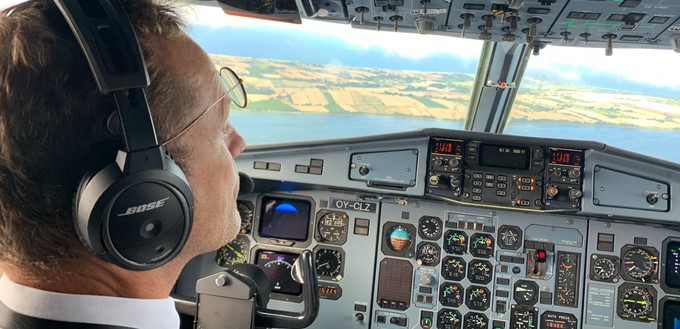 Kapitän Harald Wesch am Steuer der ATR 72 auf dem Weg nach Kopenhagen: Sein Flugzeug ...