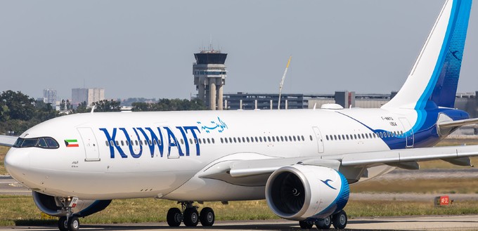 ... das Kennzeichen 9K-APF tragen und ist der erste von acht A330-800 für Kuwait Airways.