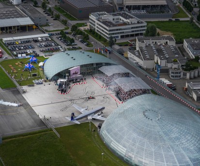 Hangar 7: Auch Museum für Luftfahrt- und Motorsportgeschichte mit einer großen Sammlung an historischen Flugzeugen.