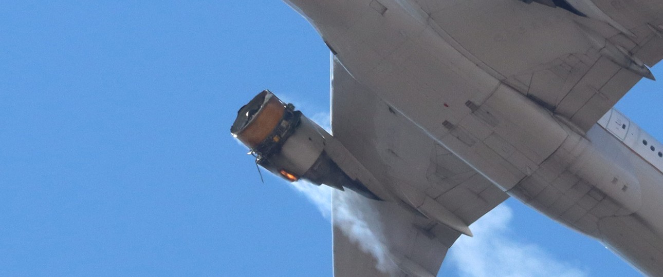 Triebwerksschaden: Flug UA328 muss kurz nach dem Start wieder landen.