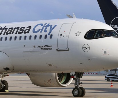 Star-Alliance-Logi neben dem Cockpitfenster: City Airlines tritt bei.