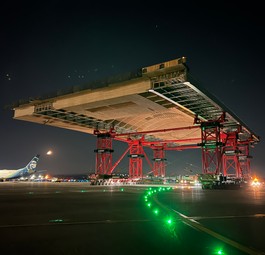 Transport am Flughafen Portland: Die Terminaldach-Elemente befanden bis zu 17 Metern über dem Vorfeld.