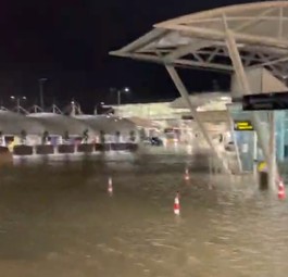 Flughafen Auckland unter Wasser - Terminal geschlossen