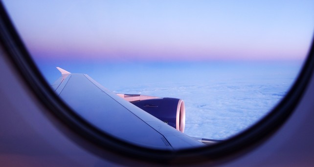 Blick aus dem Fenster eines Airbus A380 von British Airways: Die Fluggäste erlebten eine kleine Odyssee.