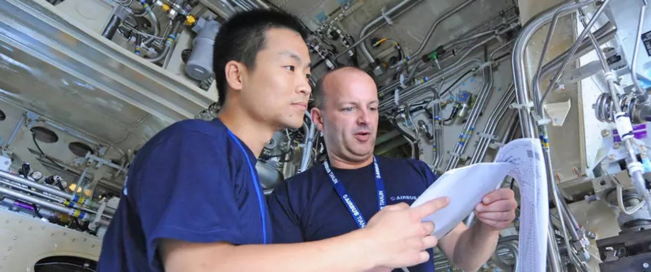 Angestellte der Endmontagelinie in Tianjin: Erste Lieferung nach Europa.