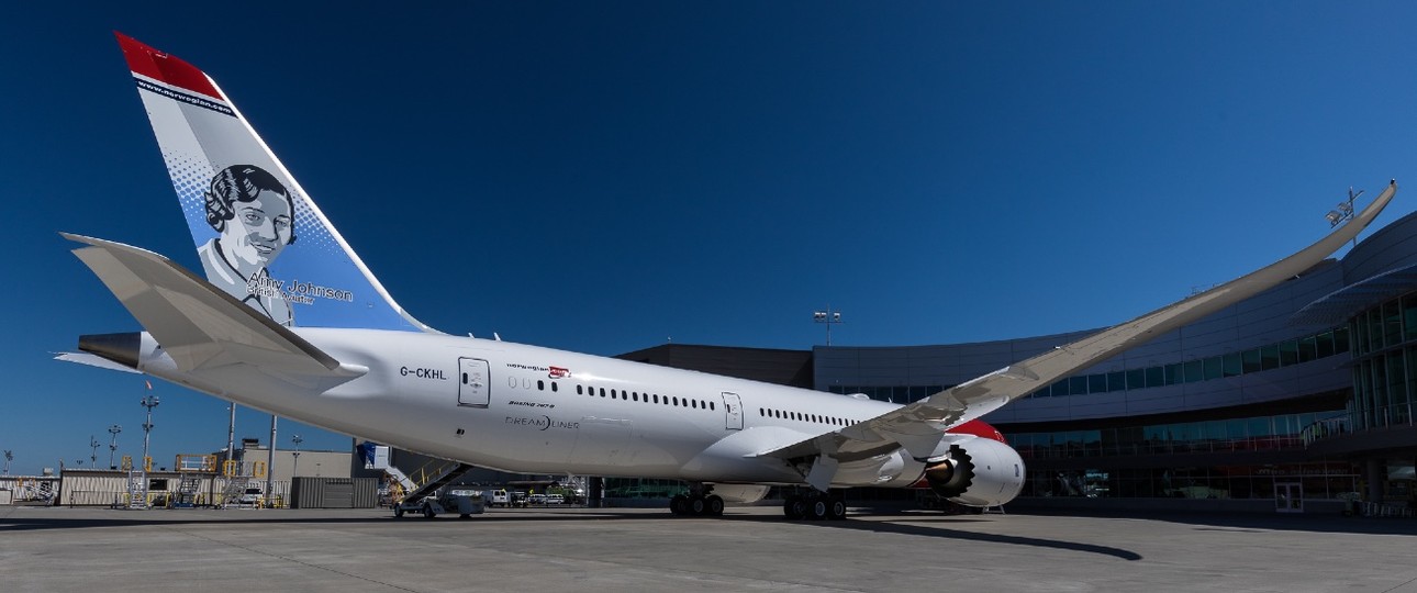 Dreamliner von Norwegian am Flughafen: Es dürfte noch lange dauern, bis das wieder ein normaler Anblick ist.