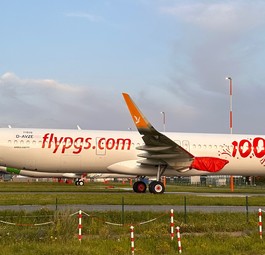 Der 100. Airbus-Jet für Pegasus Airlines: Hier in Hamburg-Finkenwerder zu sehen.