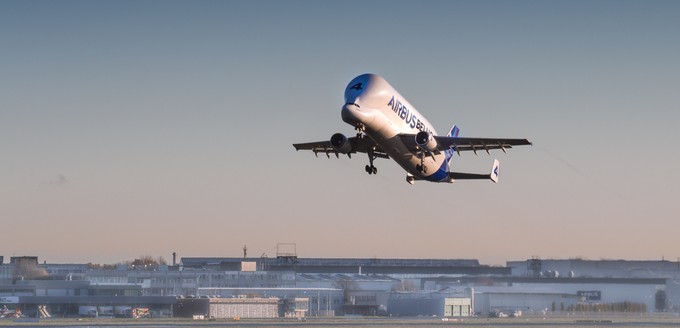 Airbus baute fünf A300 zum riesigen Transporter A300-600 ST Beluga um. Die Flieger nutzt der Hersteller für den eigenen Werksverkehr.