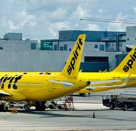 Flieger von Spirit Airlines: Die Fluggesellschaft braucht weniger
