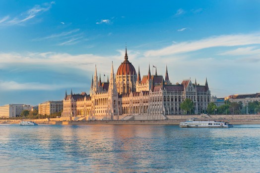 Blick auf das Parlamentsgebäude in Budapest