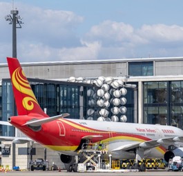 Hainan-Airlines-Jet am BER: Flug nach Dalian.