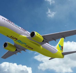 Boeing 737 von Jin Air: Passagiere berichten von Übelkeit.