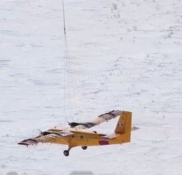 Im Eis gefangene Twin Otter spektakulär gerettet
