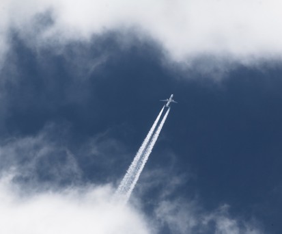 Der CO2-Austoss pro Passagier halbierte sich seit Mitte der 90er, das Passagiervolumen verfielfachte sich jedoch.
