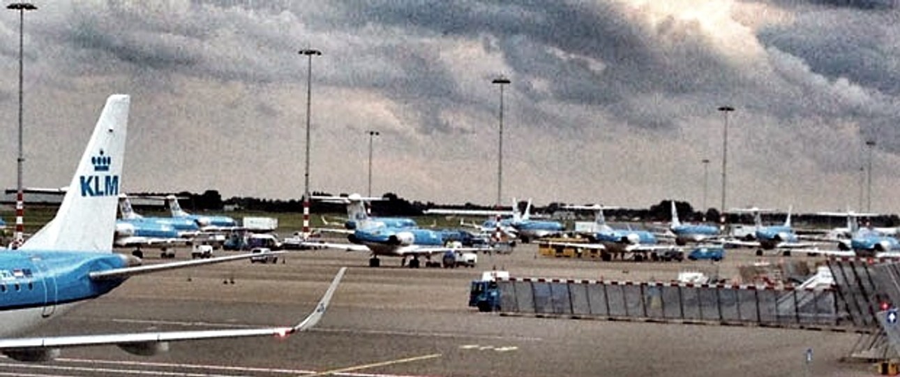 Abgestellte Fokker 70 von KLM Cityhopper: Bald ein Bild der Vergangenheit.