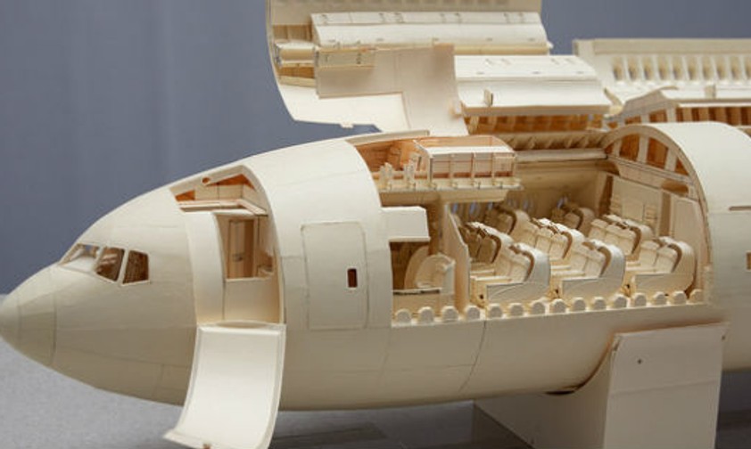 Seit acht Jahren baut Luca Iaconi-Stewart an dem detailgetreuen Modell der Boeing 777-300 ER.