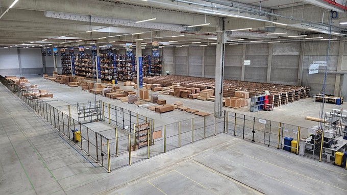 Aktuell nimmt Boeing knapp die halbe Halle ein.