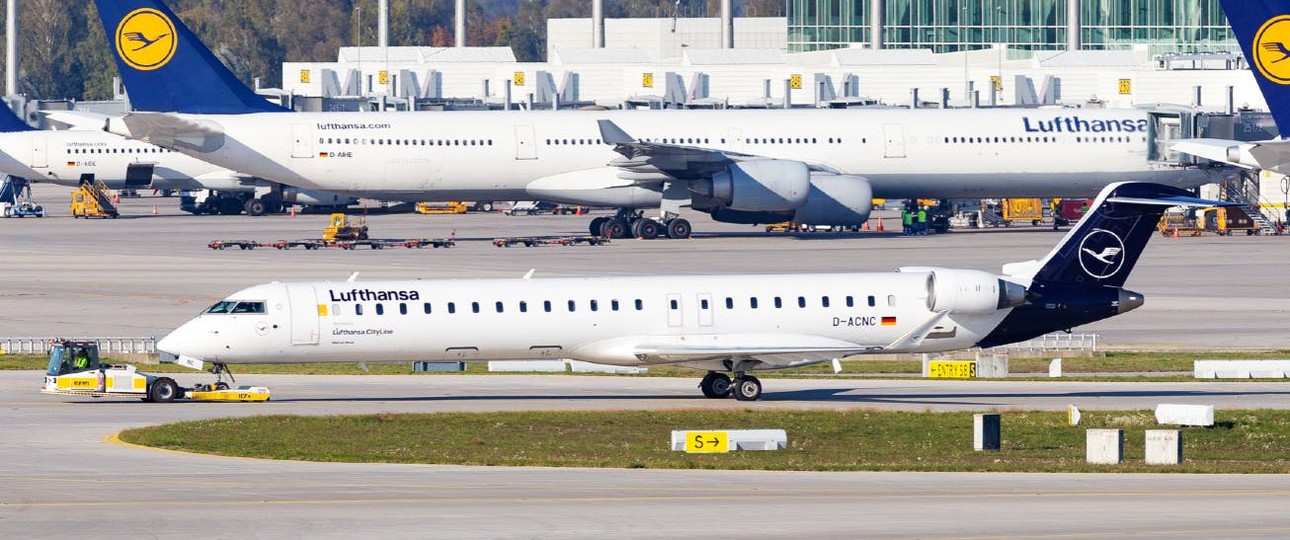 Bombardier CRJ 900 registered as D-ACNC: Back in the air.