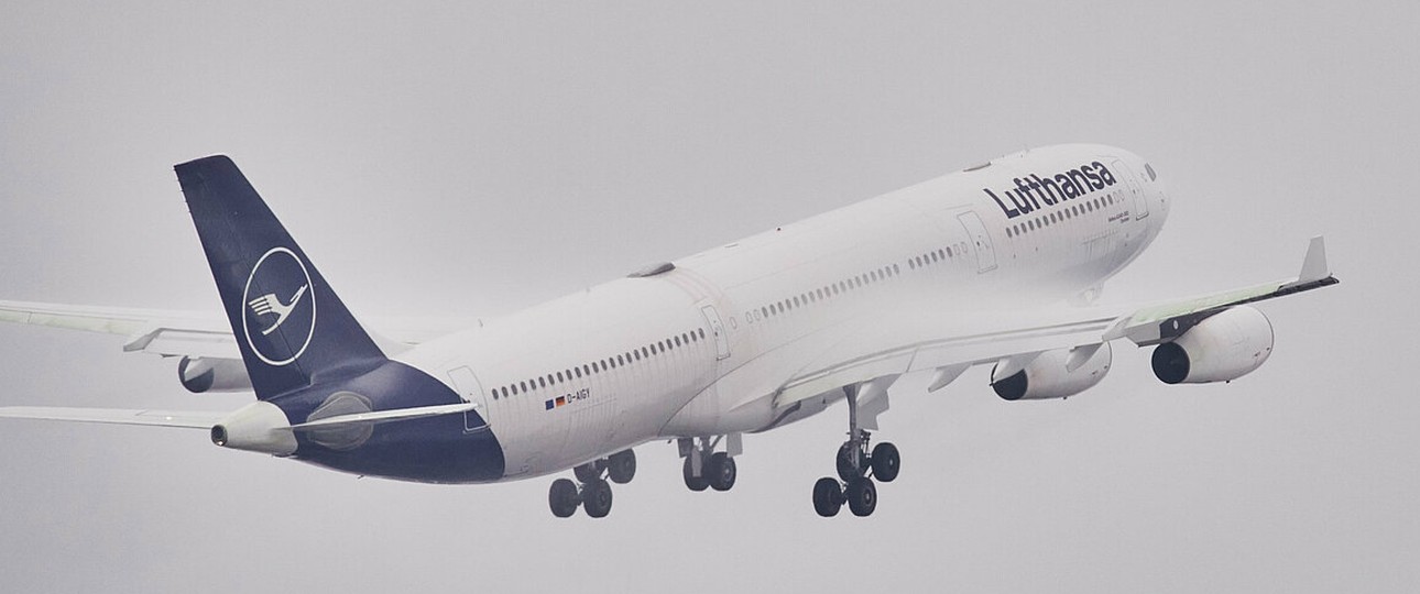 Airbus A340-300 von Lufthansa (Symbolbild): Ein solches Flugzeug verursachte die Verspätung.