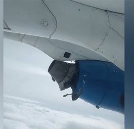 Passagiere filmen zerfetztes Triebwerk