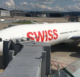 Swiss-Flieger am Gate: Bald sollen beim Einsteigen Kameras die Reisenden zählen.