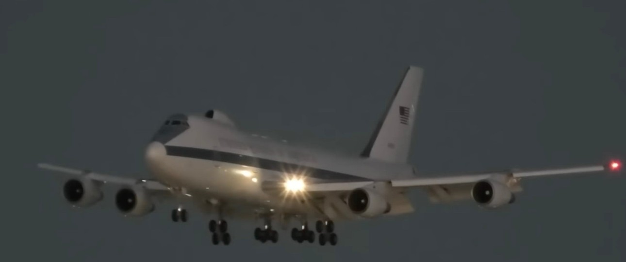 Das Doomsday Plane bei der Landung in Los Angeles. Rarer Vogel.