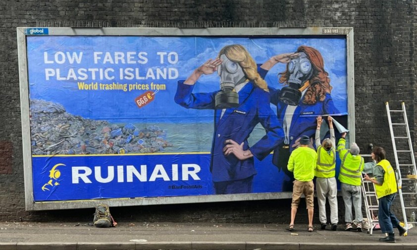 Ruinair statt Ryanair - Brandalism kritisiert auch den Plastikverbrauch.