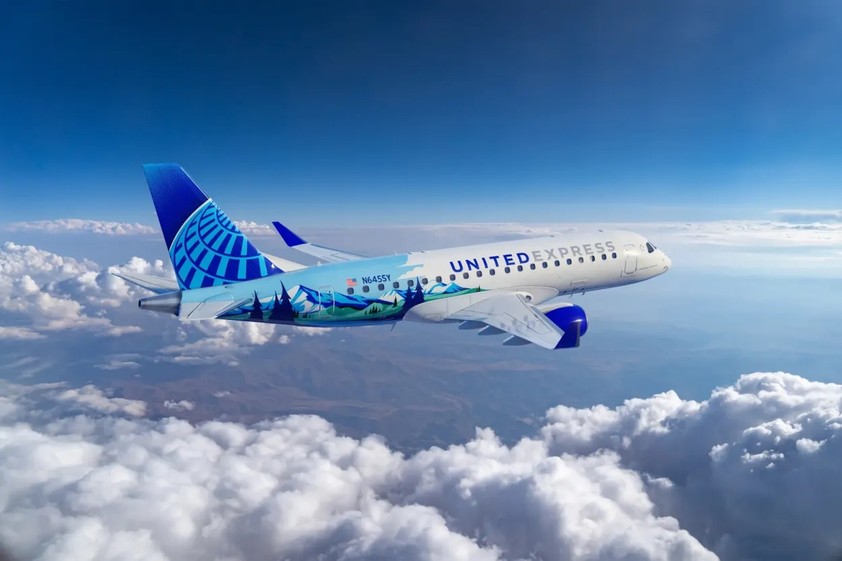 Embraer E175 mit dem Kennzeichen N645SY: Sonderlackierung für Skigebiete.
