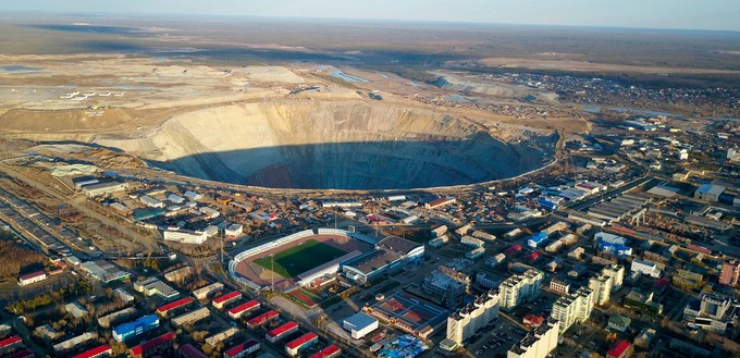 Beeindruckender Anblick: Ganz oben auf Sebastian Arndts Bucket List steht, mit der russischen Alrosa Airlines «durch Sibirien fliegen und die Aussicht auf die riesige Mine in MJZ genießen». MJZ steht für den Flughafen der Minenstadt Mirny in Jakutien.