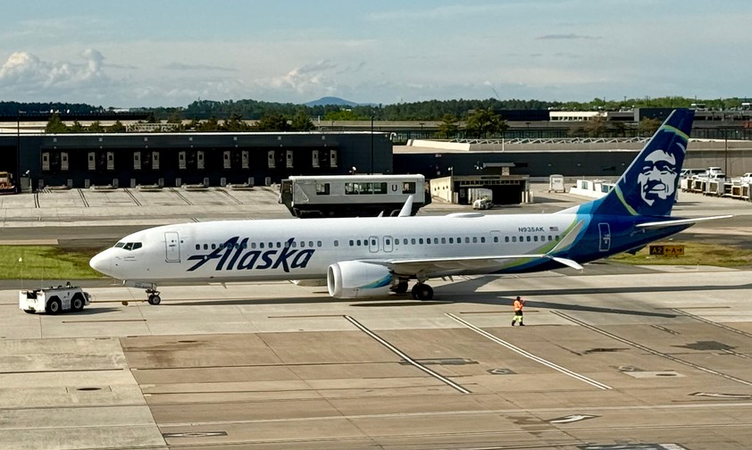 alaska airlines boeing737 max 9 n935ak