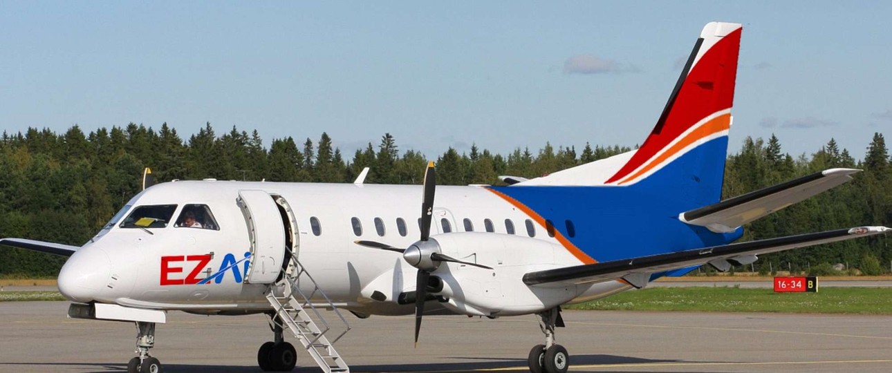 Eine Saab 340 von EZ Air: Die Airline muss sich einen neuen Namen suchen.