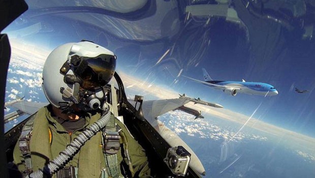 Ein Glück, dass der niederländische Pilot seine Kamera mit dabei hatte.