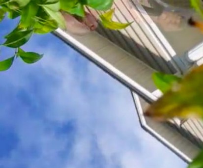 Handy fällt aus Flugzeug - und filmt mit