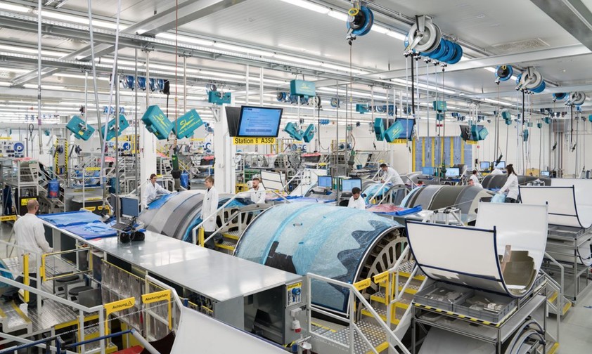 Sauberraum: Schutzkleidung ist zwingend nötig.