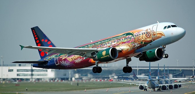 Events: Brussels Airlines zeigt auf einem A320 das Musikfestival Tomorrowland.