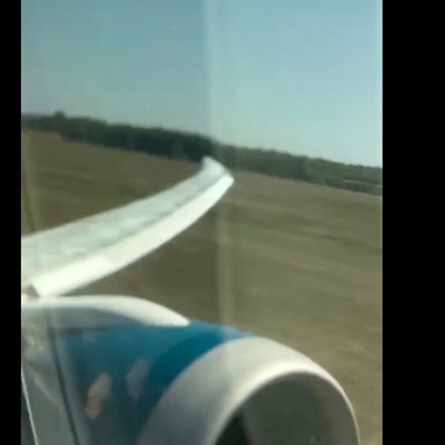 Der Start der Boeing 787 von Vietnam Airlines aus Passagiersicht: Deutlich über das Pistenende in München hinaus.