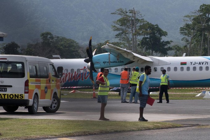 Die verunglückte ATR am Flughafen von Port Vila.