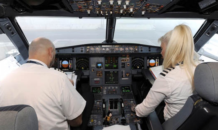 Cockpit eines A319: Auf andere Typen müsste man sich umschulen.