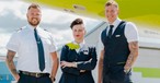 Crew-Mitglieder von Air Baltic: Müssen jetzt nichts mehr verdecken.