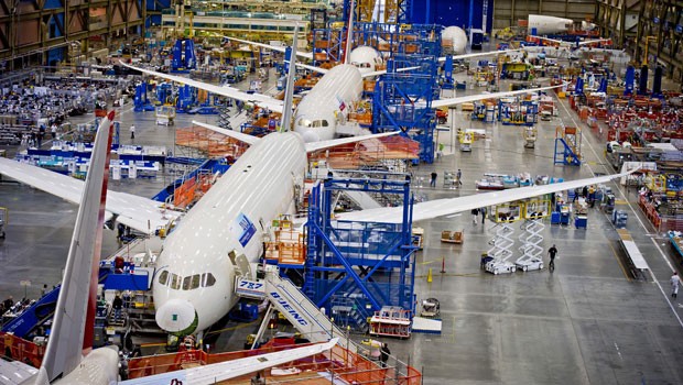 Dreamliner bei der Produktion: Verzögerungen könnten die Folge der Probleme sein.