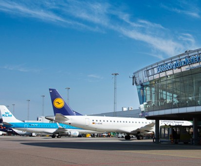 Flugzeuge am Airport Göteborg: Für die Fluglinien wird es teurer in Schweden.