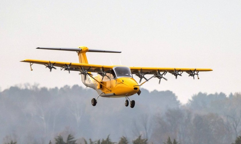 Die EL-2 Goldfinch kann bis zu neun Personen transportieren.