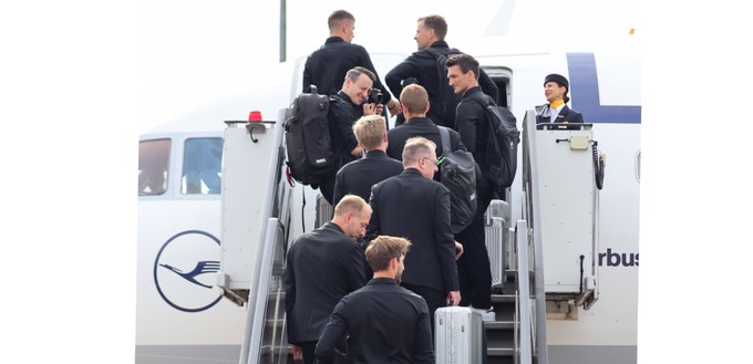 An Bord des Fliegers reisten die Fußballer und Funktionäre nach Italien.