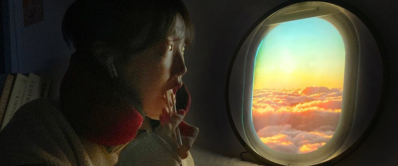 Fenster für daheim: Essen wie im Flugzeug, nur im Wohnzimmer.